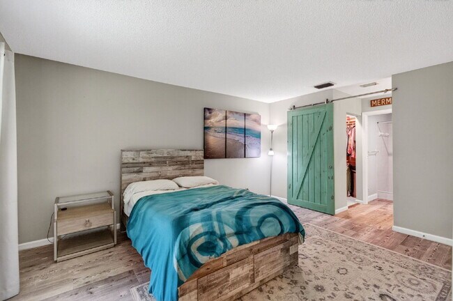Building Photo - 460 Hardwood Pl