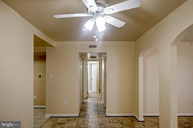 Building Photo - 2334 Sun Valley Cir