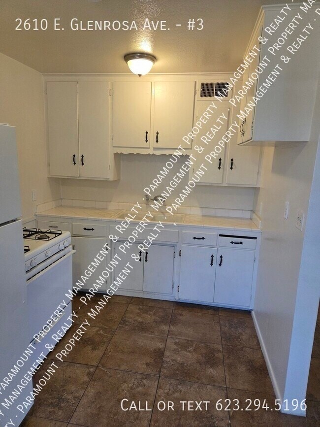 Building Photo - 2610 E Glenrosa Ave