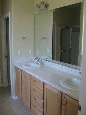 Building Photo - Beautiful West Richland Home with RV Parking!