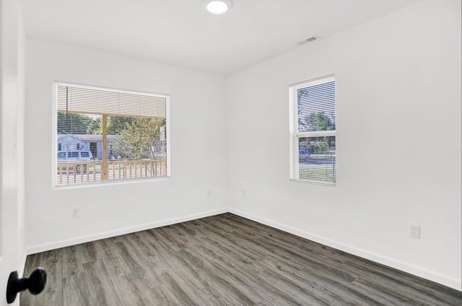 Building Photo - 2212 S Delawanda Ave