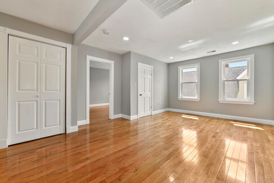 Building Photo - 70 Topliff St