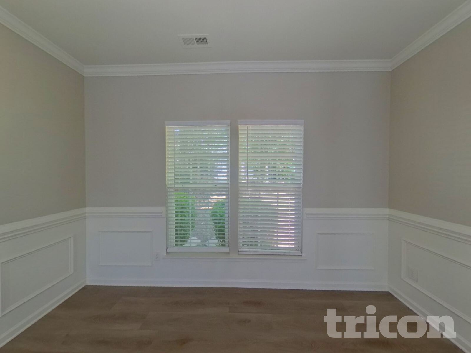 Building Photo - 1002 Hollingdale Ct