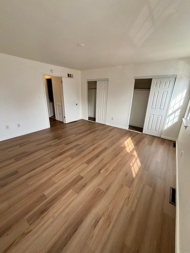 Building Photo - 68 Village Dr