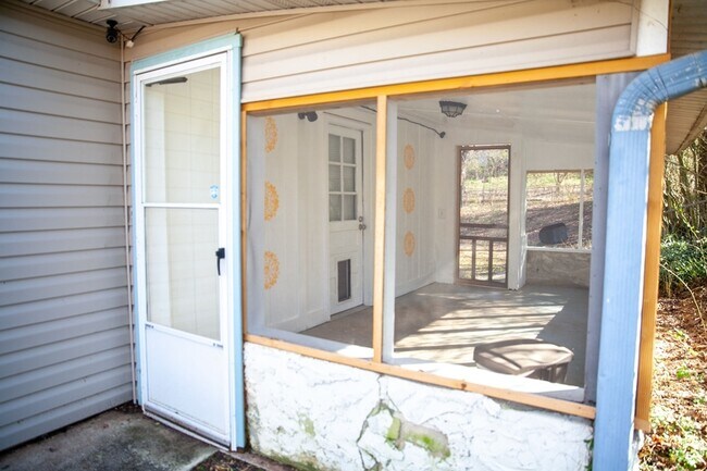 Building Photo - 24 Barclay Dr