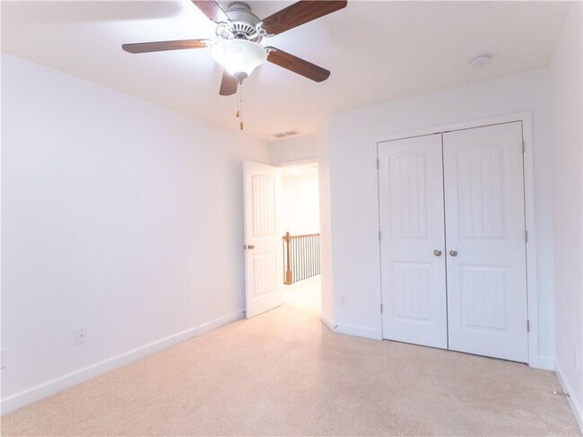 Building Photo - 4865 Alexandria Ave