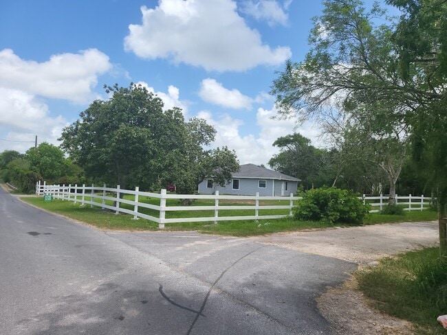 Building Photo - 8790 Florida Rd