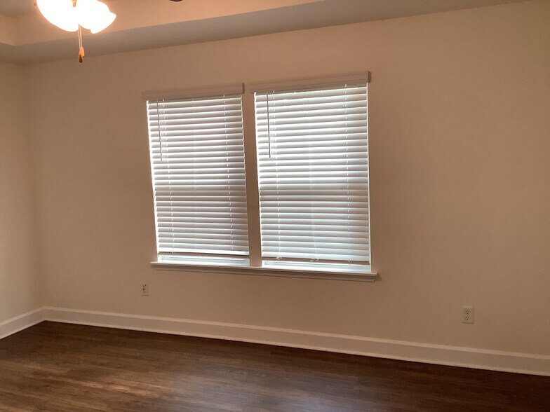 Building Photo - 10327 Watercrest Ct