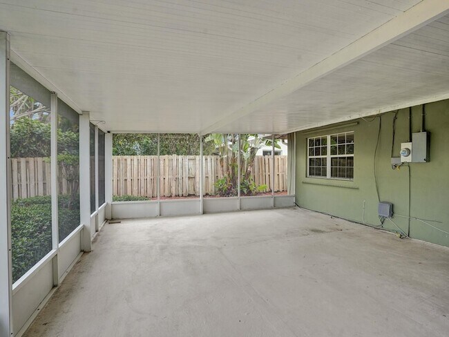 Building Photo - 4440 NE 17th Terrace