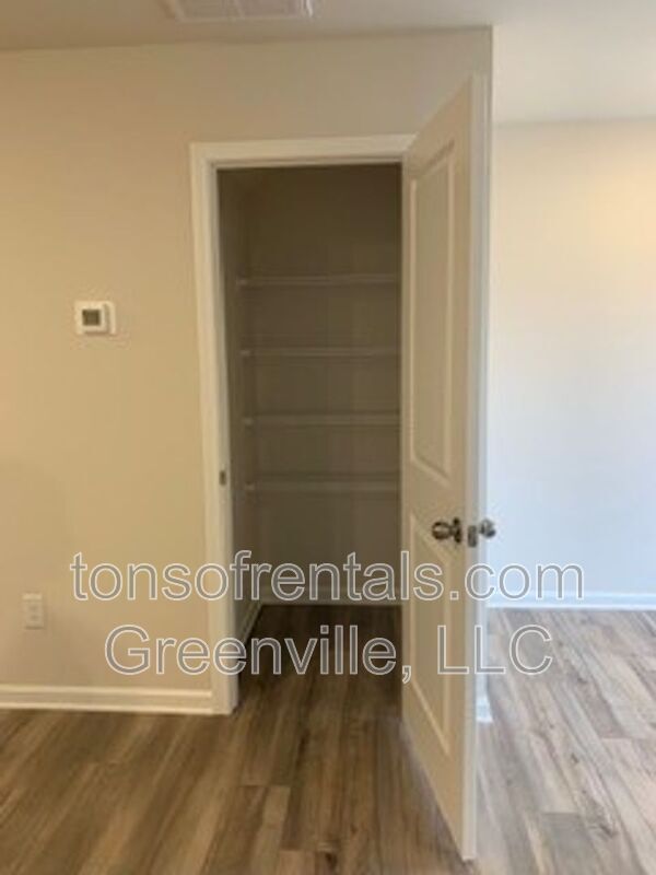 Building Photo - 413 Mopar Ln