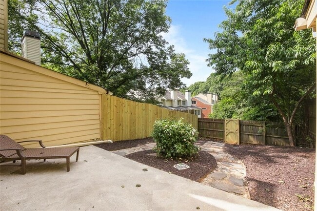 Building Photo - 460 Forestgate Ct