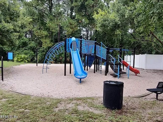 Building Photo - 6 Bedrooms 4 Bathroom 1672 Hammock Grove Lane