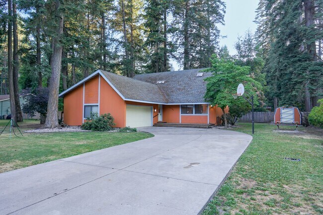 Building Photo - 4 Bedroom home tucked away in Hayden