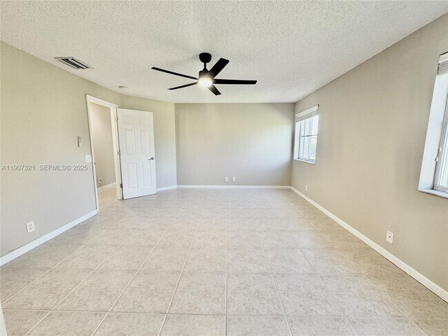 Building Photo - 4383 Laurel Ridge Cir