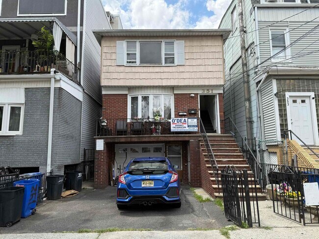 Primary Photo - 351 New York Ave