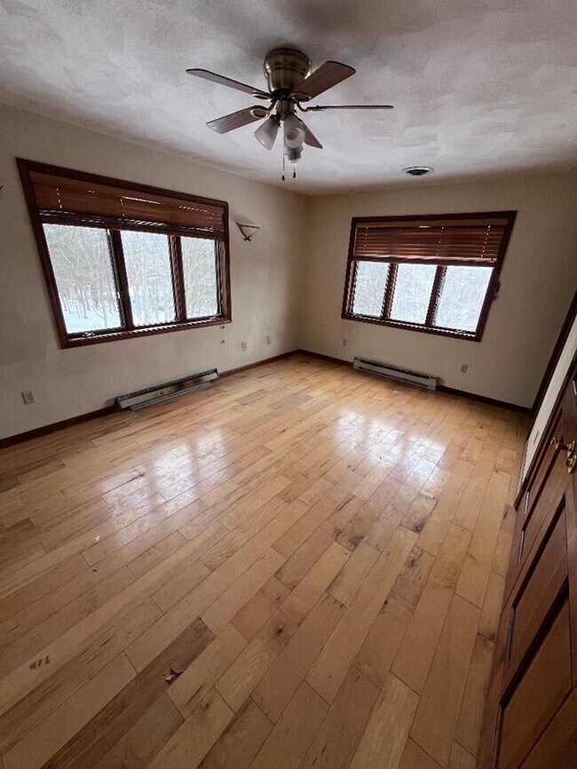 Building Photo - 9 Kings Point Cir