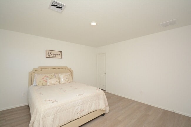 Building Photo - 379 Jewett Meadow Dr