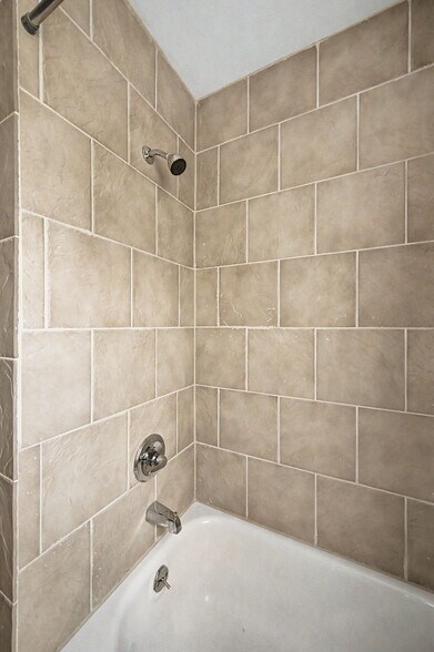 Building Photo - 4509 Baton Rouge Dr