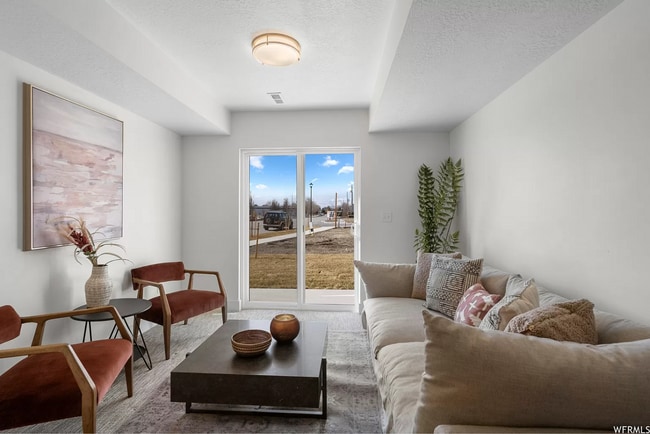 Building Photo - Beautiful Townhome 4 bd & 3.5 bath in American Fork