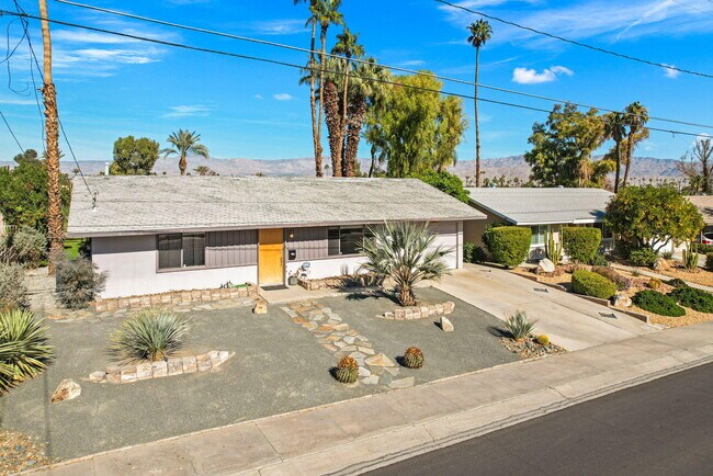 Building Photo - 77530 California Dr