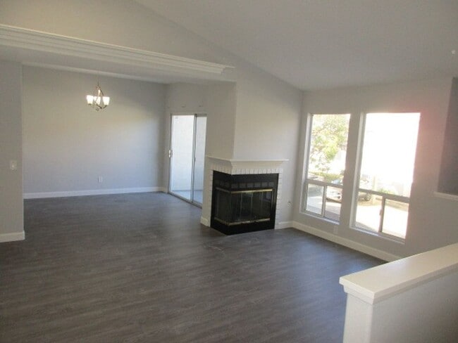 Building Photo - Scripps Ranch - Upgraded - 2BD/2BA - Unit in Terraces at Scripps Ranch