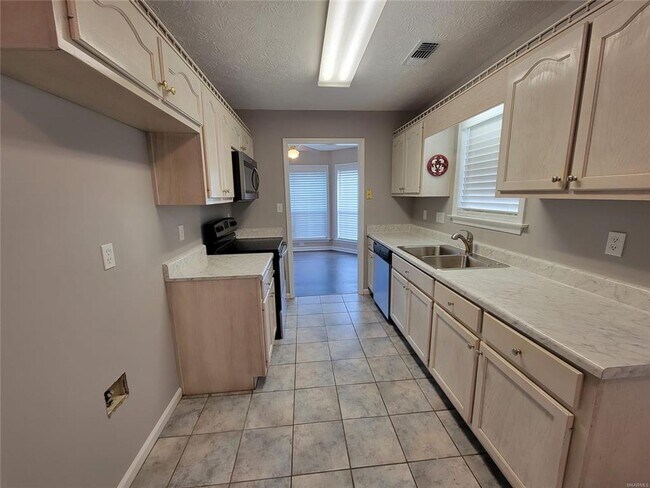 Building Photo - 6501 Juniper Tree Ln