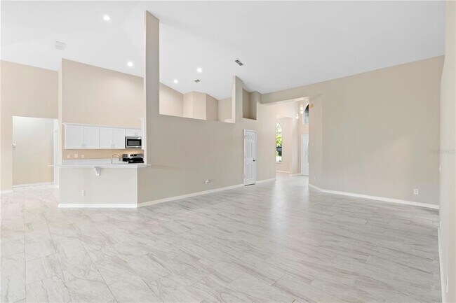 Building Photo - 9885 Montclair Cir