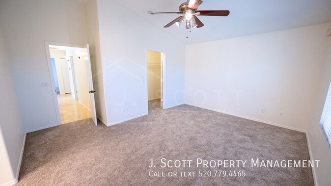 Building Photo - 1289 N Balboa Dr