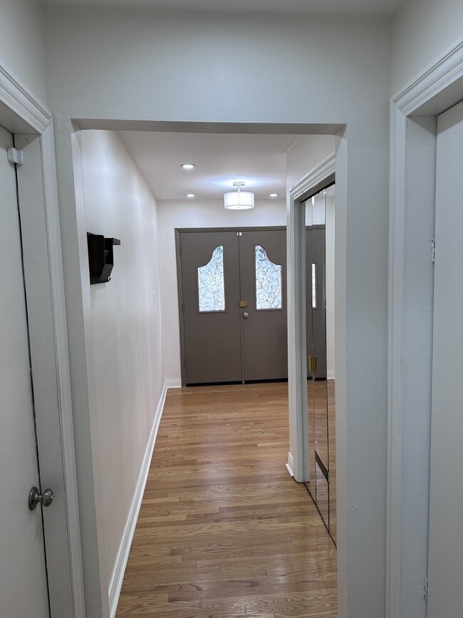 Building Photo - 5530 W 91st St