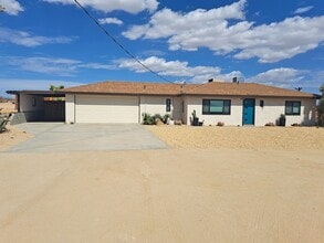 Building Photo - Desert Gem!