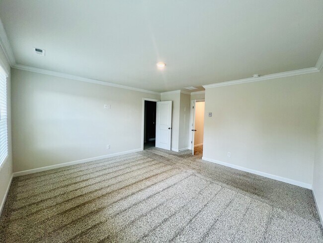 Building Photo - 3011 Lisburn St