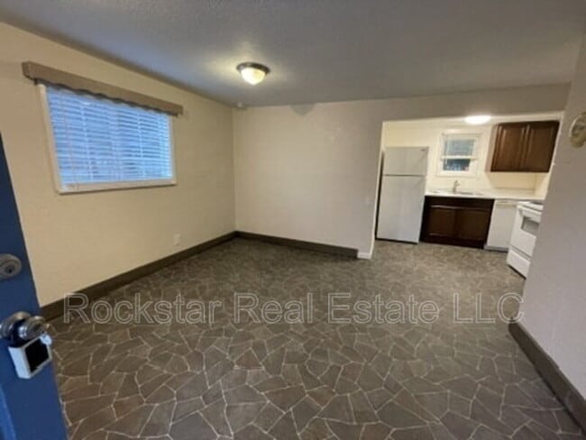 Building Photo - 604 S Sunderland Rd