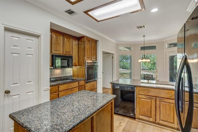 Building Photo - 410 Rolling Green Dr