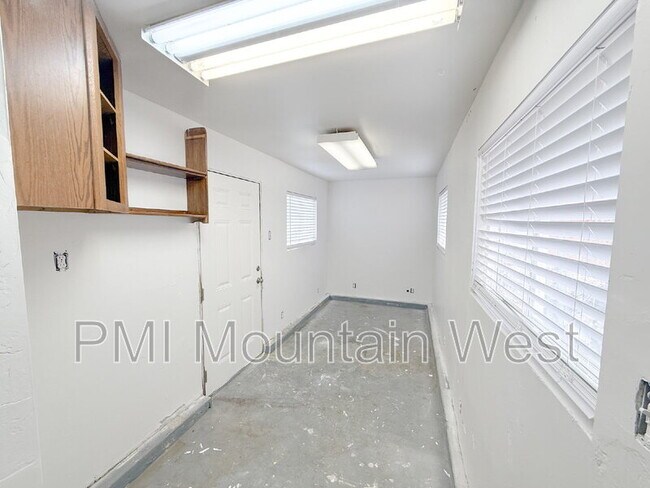 Building Photo - 1011 Claremont Dr