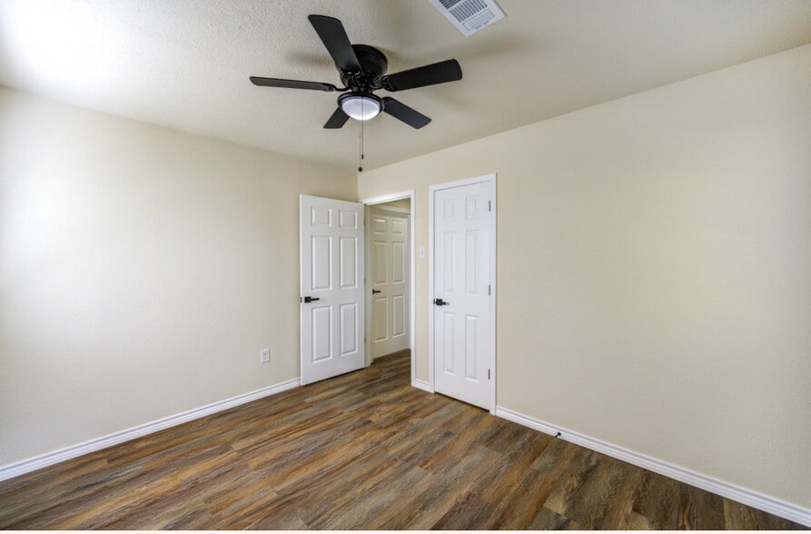 Building Photo - 1210 N Natchez Dr