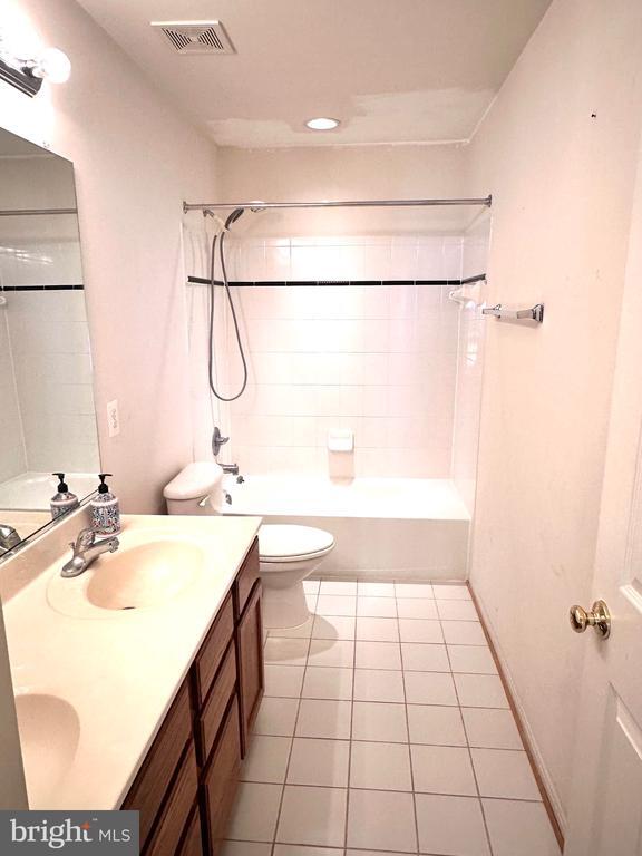 Building Photo - 332 Rubens Cir