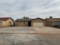 Building Photo - Centrally located home