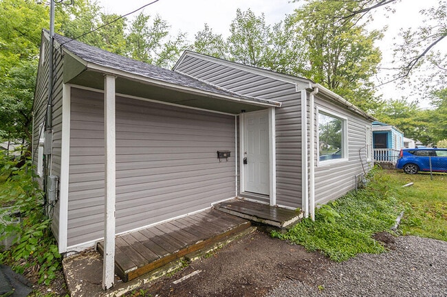 Building Photo - 210 Highview Ave