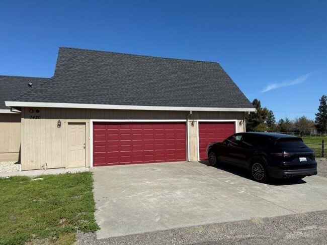 Building Photo - Unique 2 Bedroom Country Property Vacaville *Star Rentals