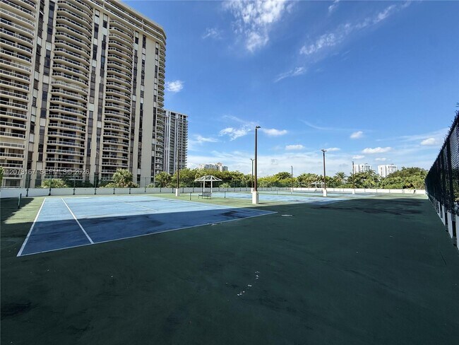Building Photo - 20201 E Country Club Dr