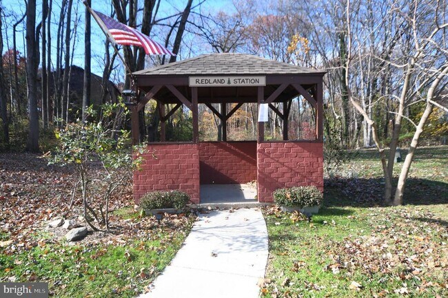 Building Photo - 7812 Briardale Terrace