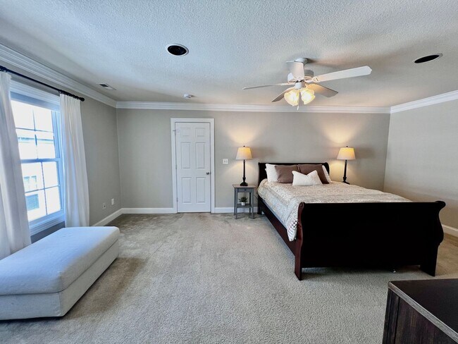 Building Photo - Charming Home Near Town Center VB with Large Primary Suite!