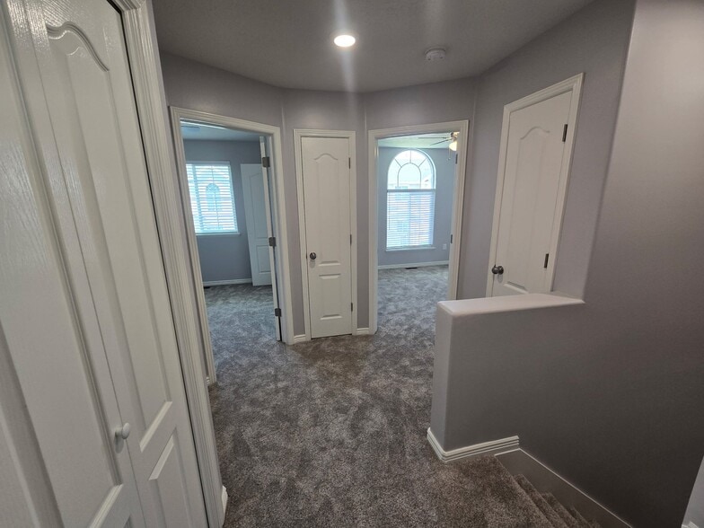 Building Photo - 802 Big Leaf Ct