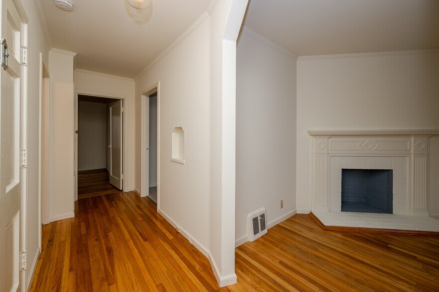 Building Photo - 1401 43rd Ave