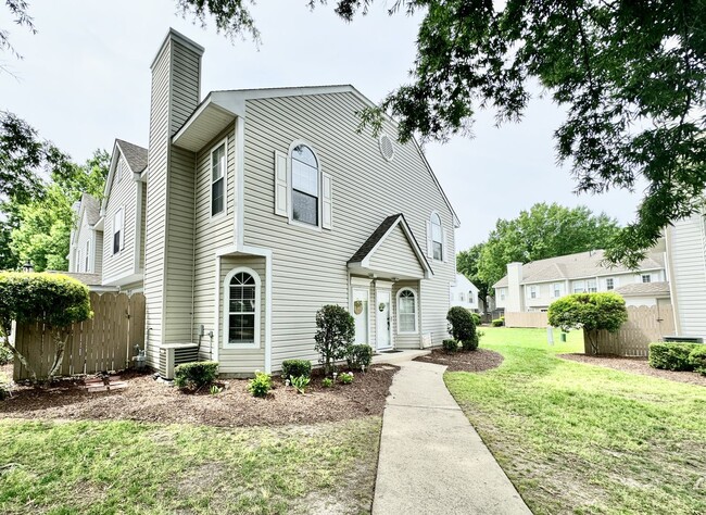 Primary Photo - 2-Bedroom Condo Ready 08-01-24! Community ...