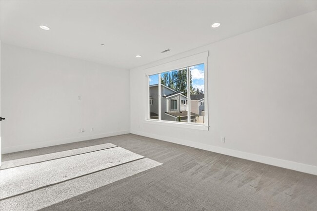 Building Photo - 16914 1st Pl S