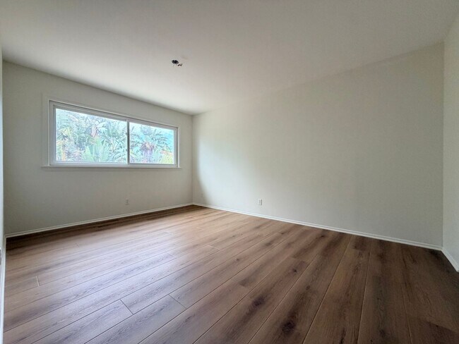 Building Photo - 412 Trent Ln