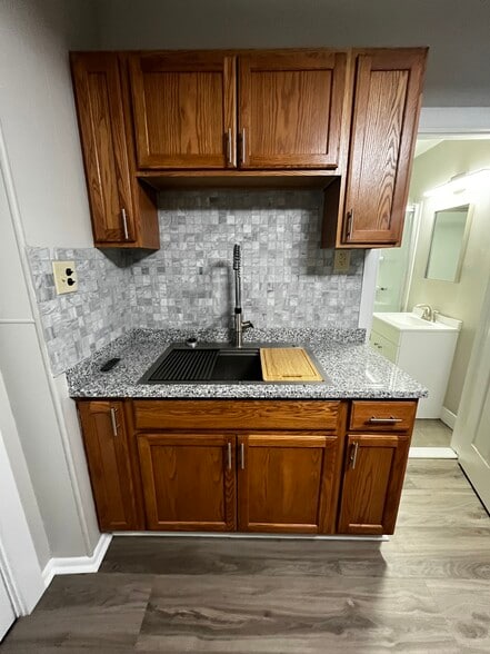 Building Photo - 84 W Main St