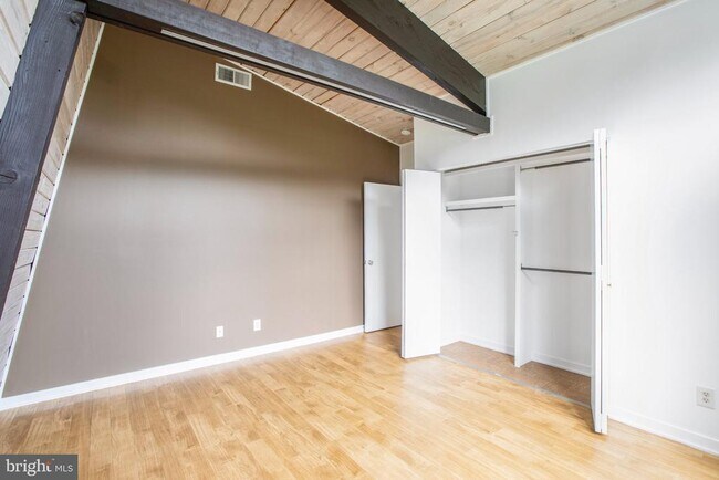 Building Photo - 3406 Woodvalley Dr