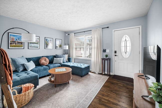 Building Photo - 866 United Ave SE